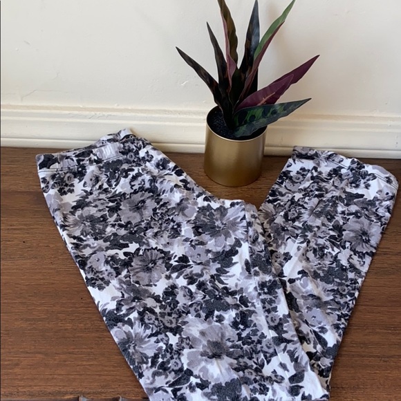 Guess Black Floral Leggings - Picture 1 of 4